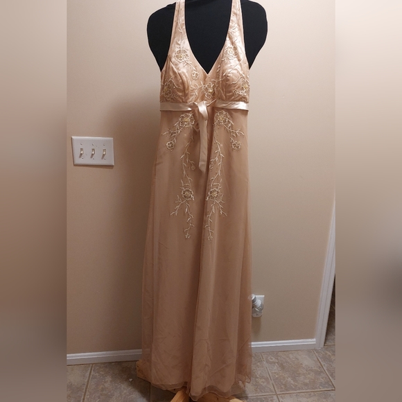 Night Way Collections Dresses & Skirts - Nightway Champagne formal dress Sz 10